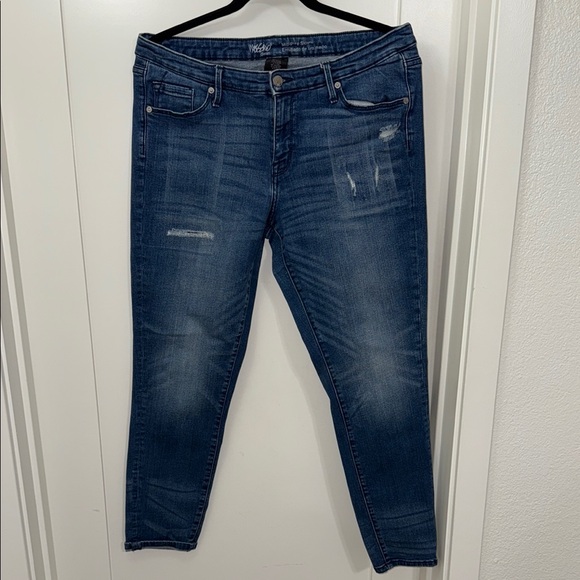 Mossimo Denim - Mossimo Mid Rise Blue Jean  Womens size 14R/32 Distressed Light Blue